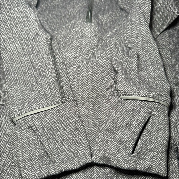 Lululemon‎ Rundful Gray Half Zip Pullover Shirt Size Medium (Est) EUC - Picture 8 of 9